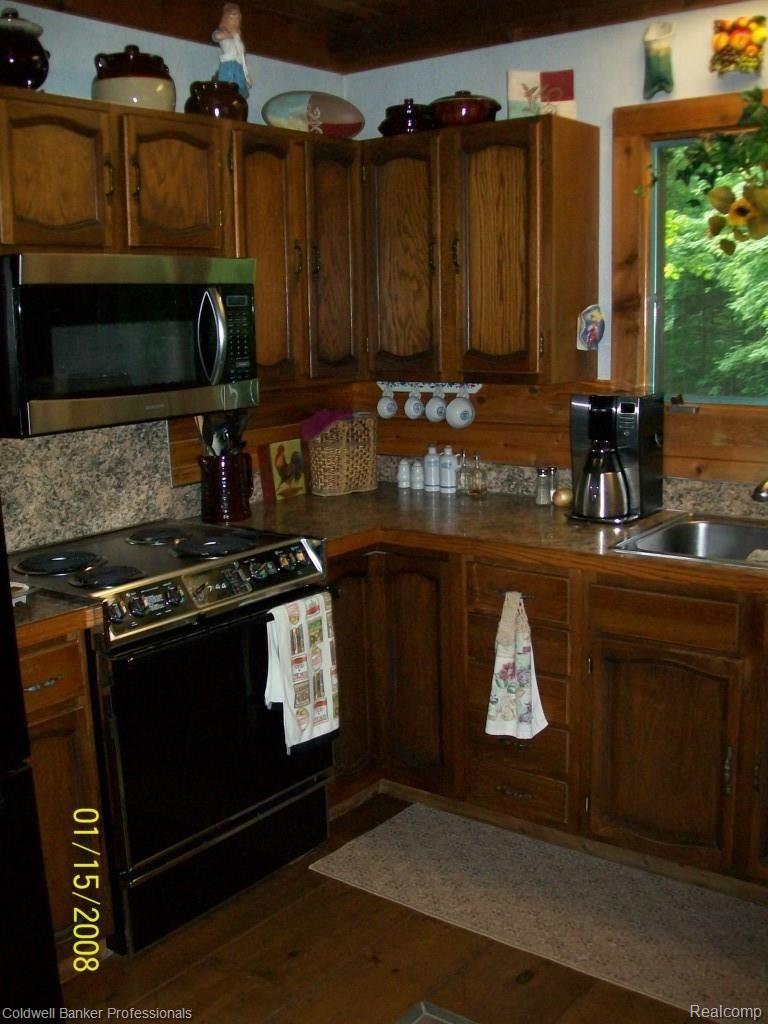 1997 Indian Road Lapeer, MI 48446 - Photo 18 of 39 100_2123.jpg