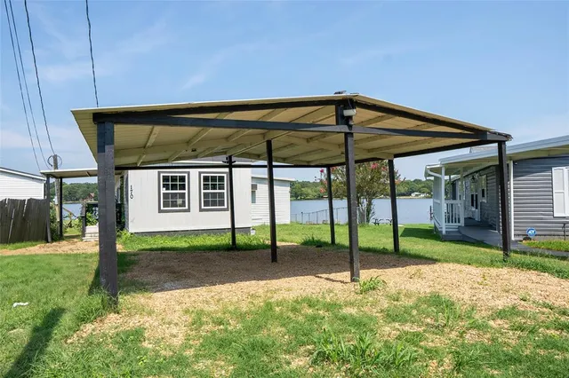 a view of a house with backyard