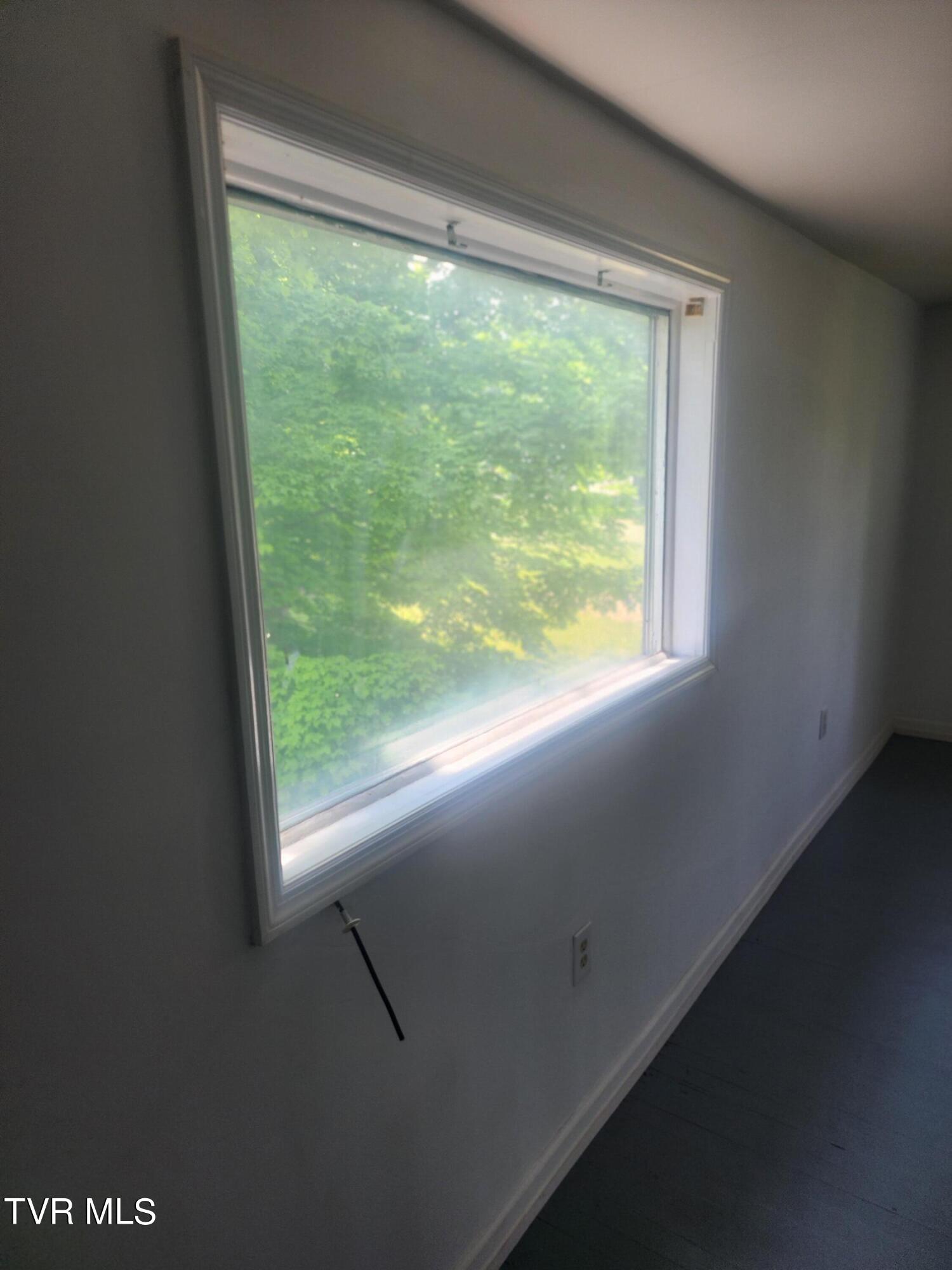 4514 Cherokee Road Jonesborough, TN 37659 - Photo 12 of 19 newer windows
