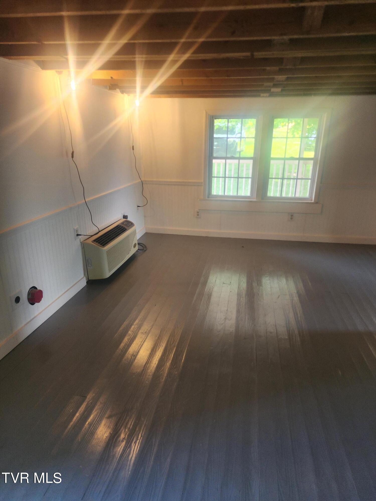 4514 Cherokee Road Jonesborough, TN 37659 - Photo 7 of 19 Main floor
