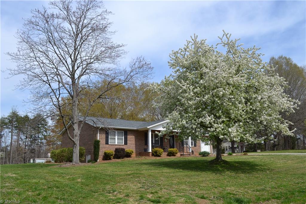 186 Victoria Circle Madison, NC 27025 - Photo 3 of 36