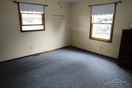 305 Delta Road Freeland, MI 48623 - Photo 7 of 19 31215191-6.JPG