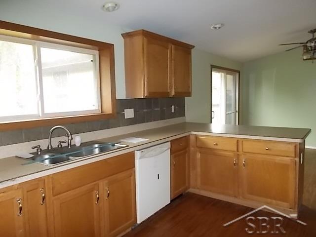 870 Day Road Saginaw, MI 48609 - Photo 16 of 27 31358098-15.JPG