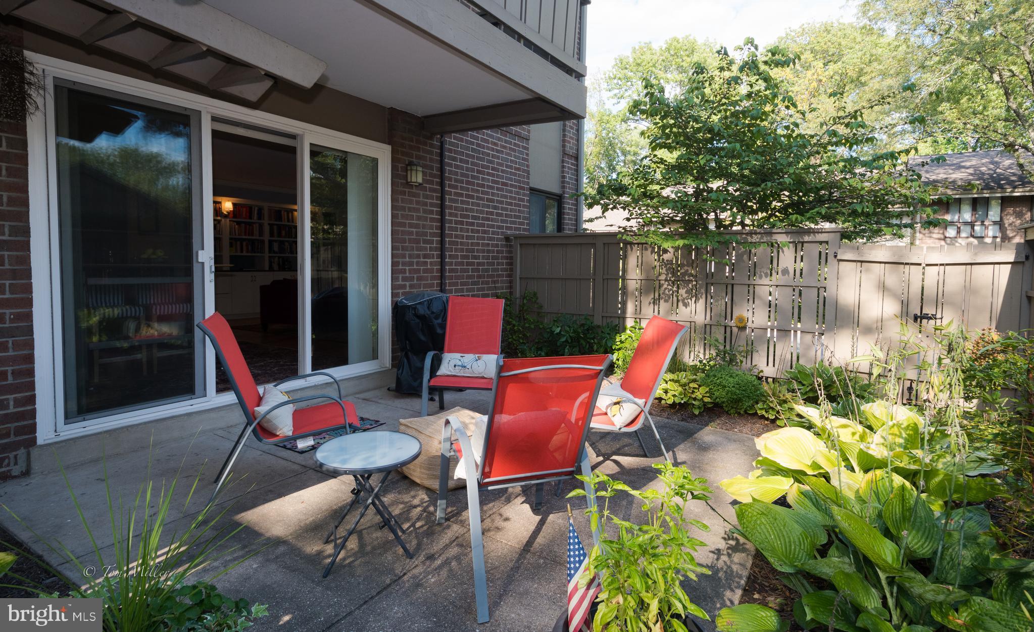 118 Cross Keys Road, Unit R118A Baltimore, MD 21210 - Photo 18 of 20 a backyard of a house with outdoor seating