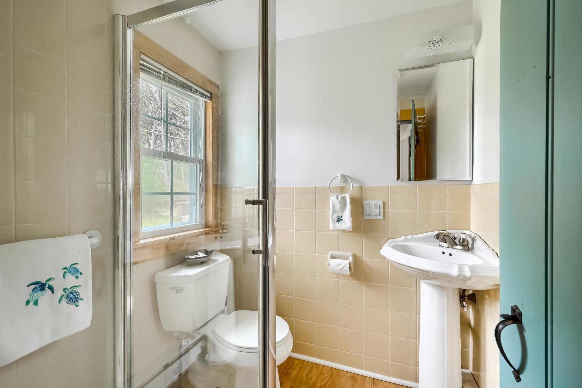 24 Youngs Road Chatham, MA 02633 - Photo 15 of 33 07_Bathroom_IMG_3570