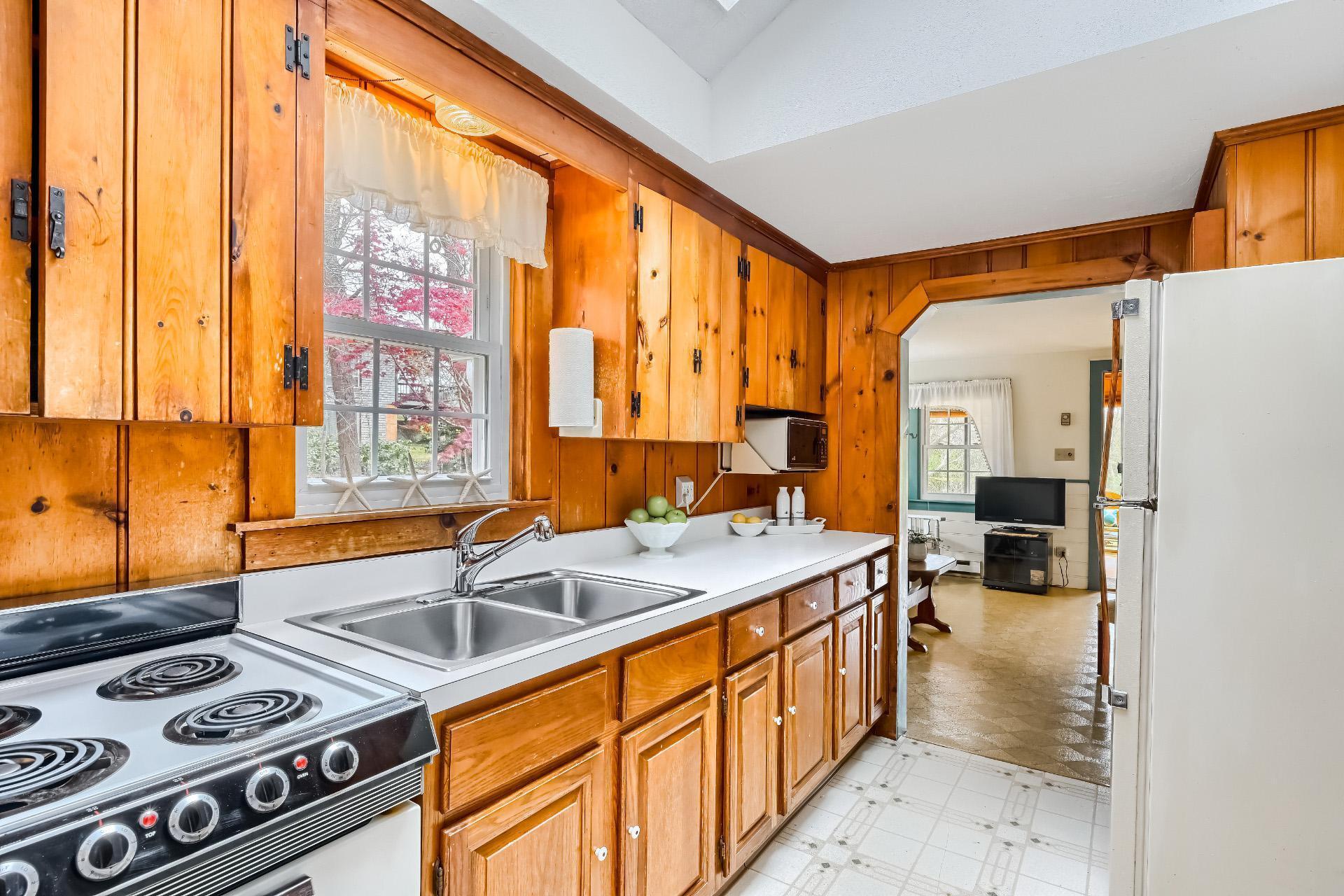 24 Youngs Road Chatham, MA 02633 - Photo 19 of 33 02_Kitchen_IMG_3595