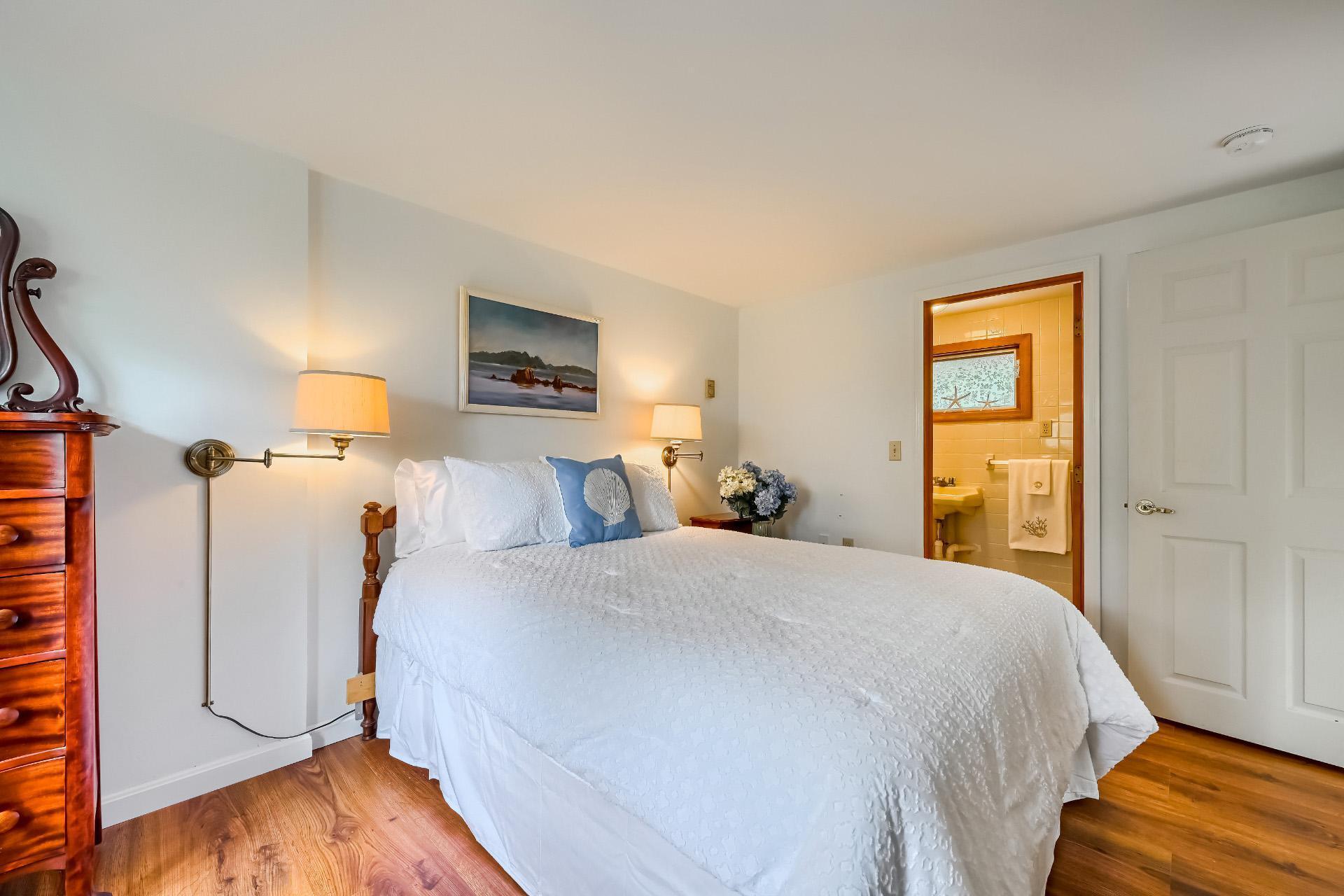 24 Youngs Road Chatham, MA 02633 - Photo 25 of 33 04_Main_Bedroom_IMG_3635