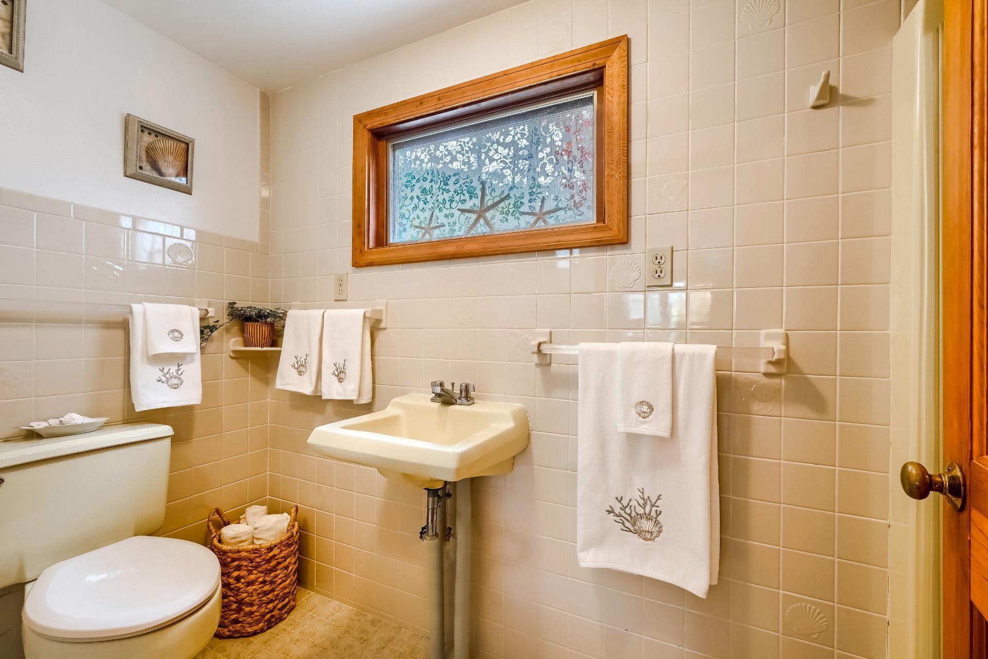 24 Youngs Road Chatham, MA 02633 - Photo 27 of 33 05_Main_Bathroom_IMG_3650