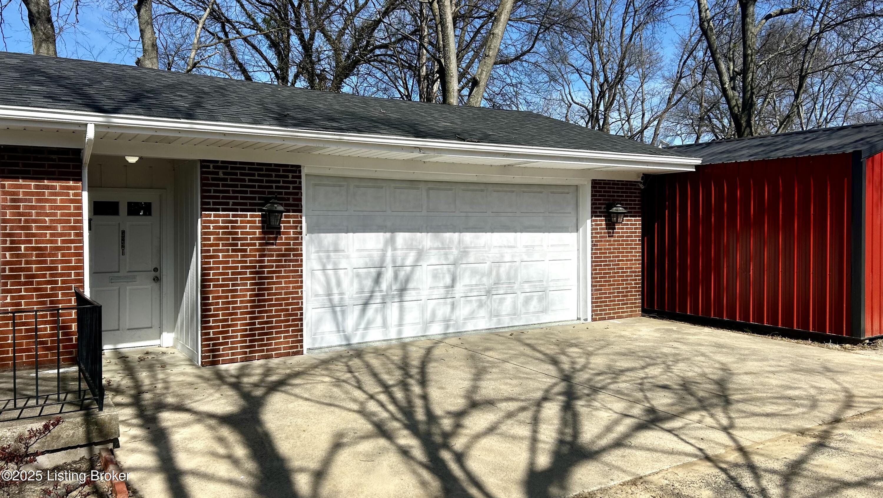 5221 Layne Road Louisville, KY 40219 - Photo 4 of 35 11