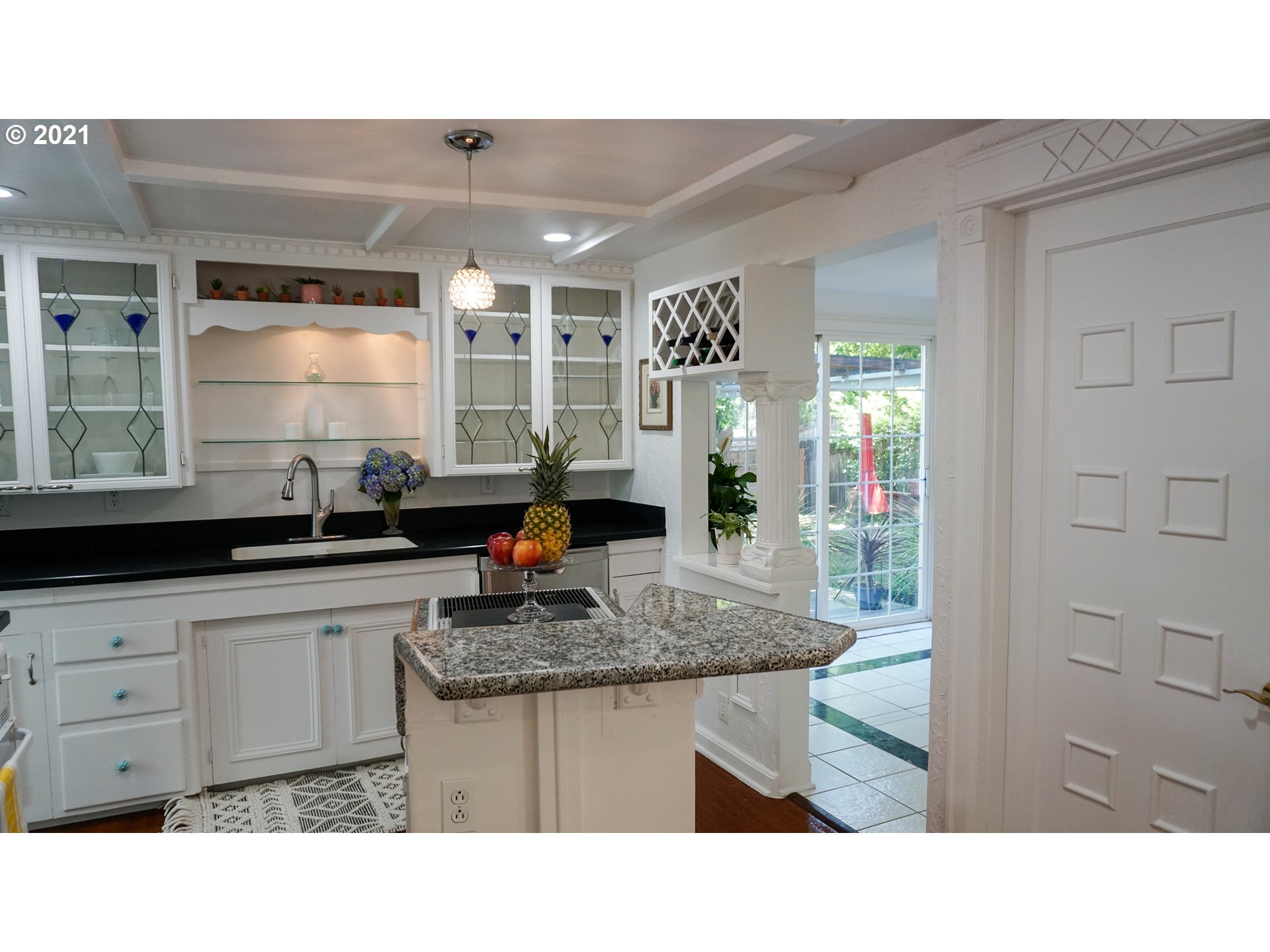 4110 Southwest Huber Street Portland, OR 97219 - Photo 13 of 28 Gallery Image 13