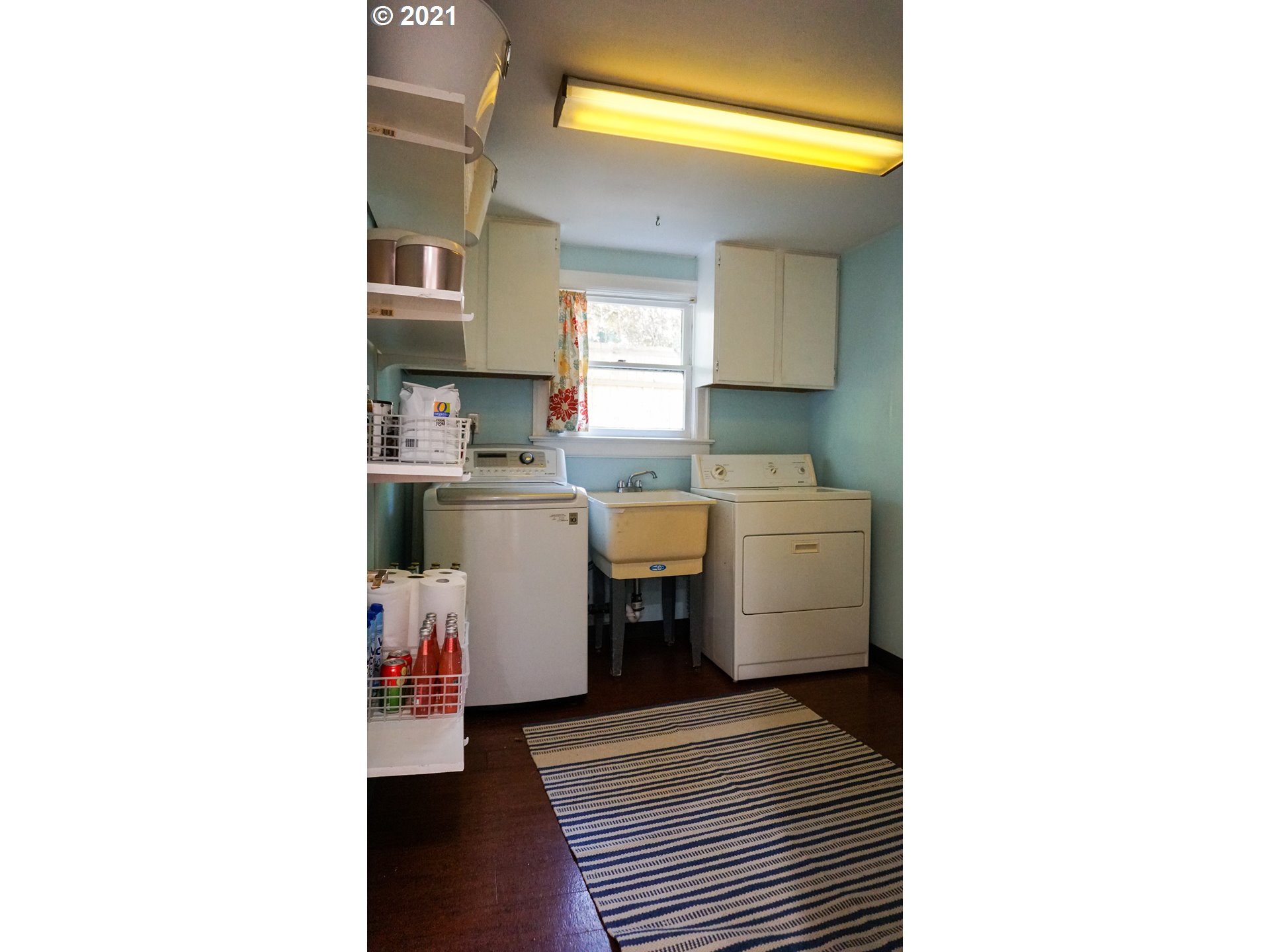 4110 Southwest Huber Street Portland, OR 97219 - Photo 17 of 28 Gallery Image 17