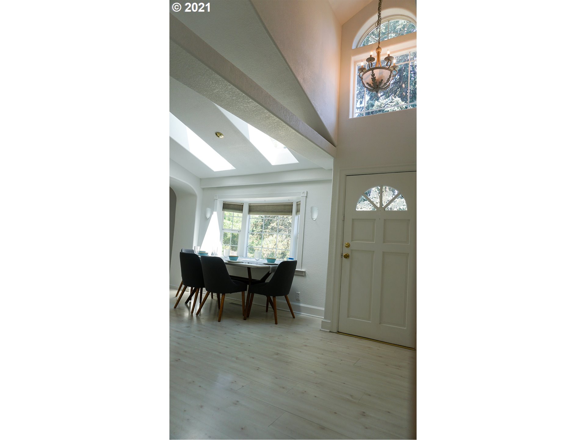 4110 Southwest Huber Street Portland, OR 97219 - Photo 7 of 28 Gallery Image 7
