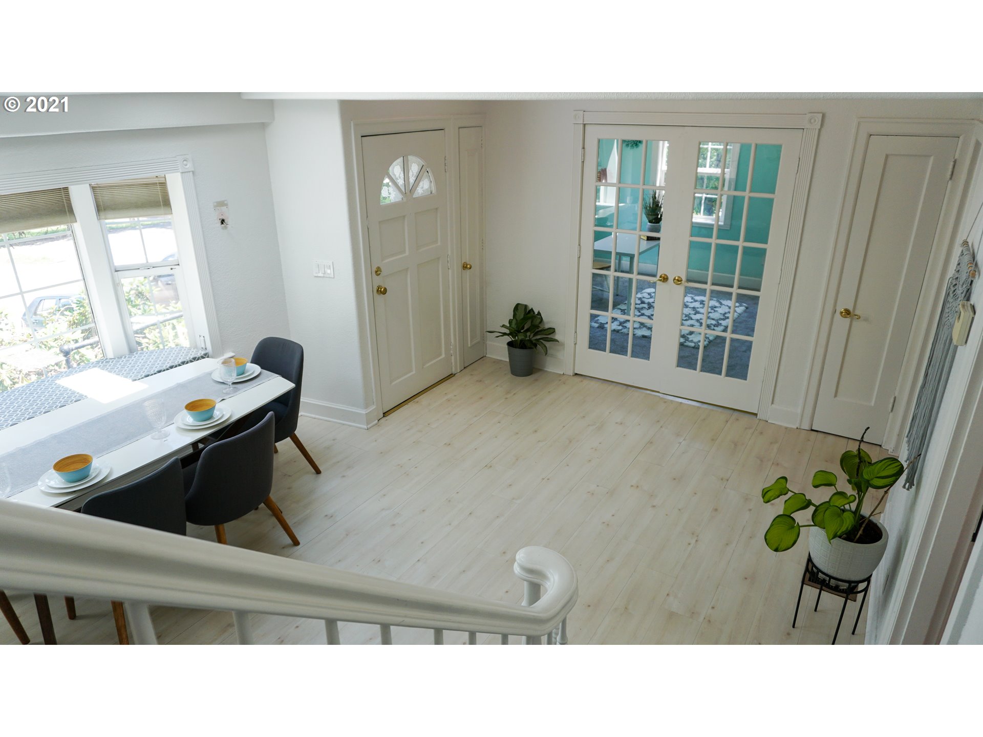 4110 Southwest Huber Street Portland, OR 97219 - Photo 8 of 28 Gallery Image 8