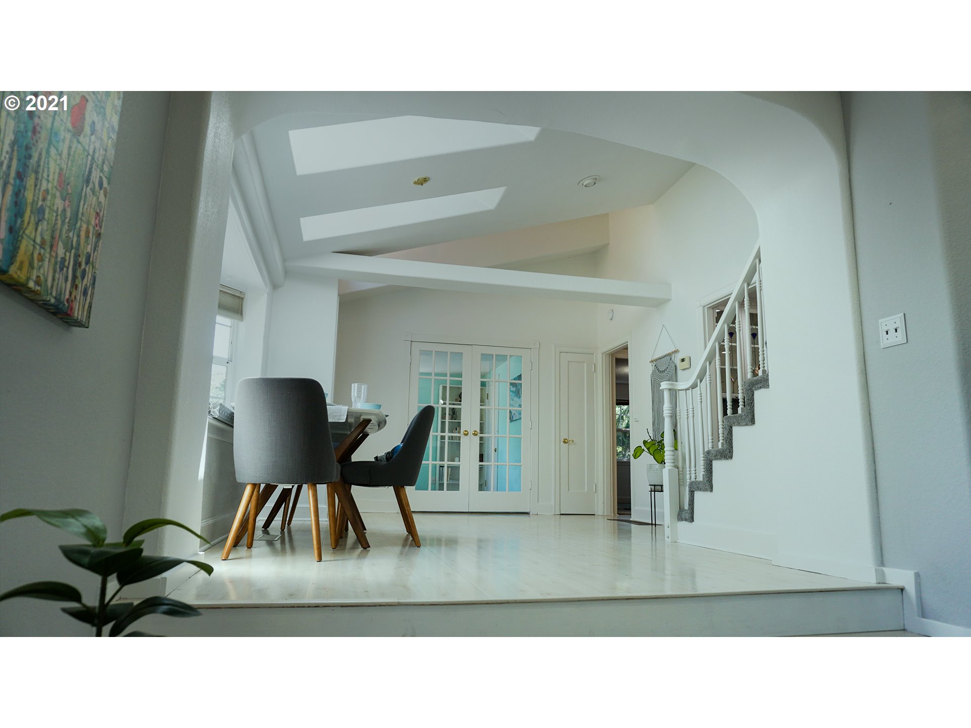 4110 Southwest Huber Street Portland, OR 97219 - Photo 9 of 28 Gallery Image 9