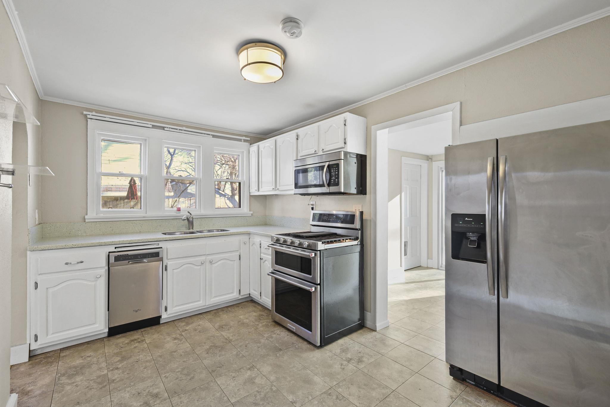 1957 Heath Avenue Madison, WI 53704 - Photo 18 of 40