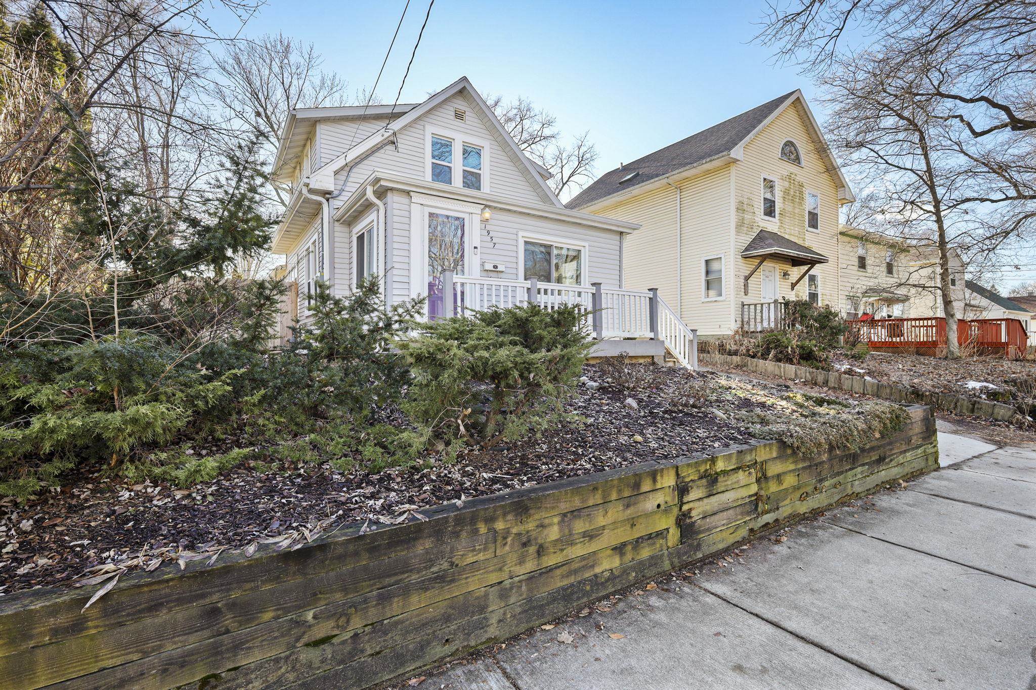 1957 Heath Avenue Madison, WI 53704 - Photo 4 of 40