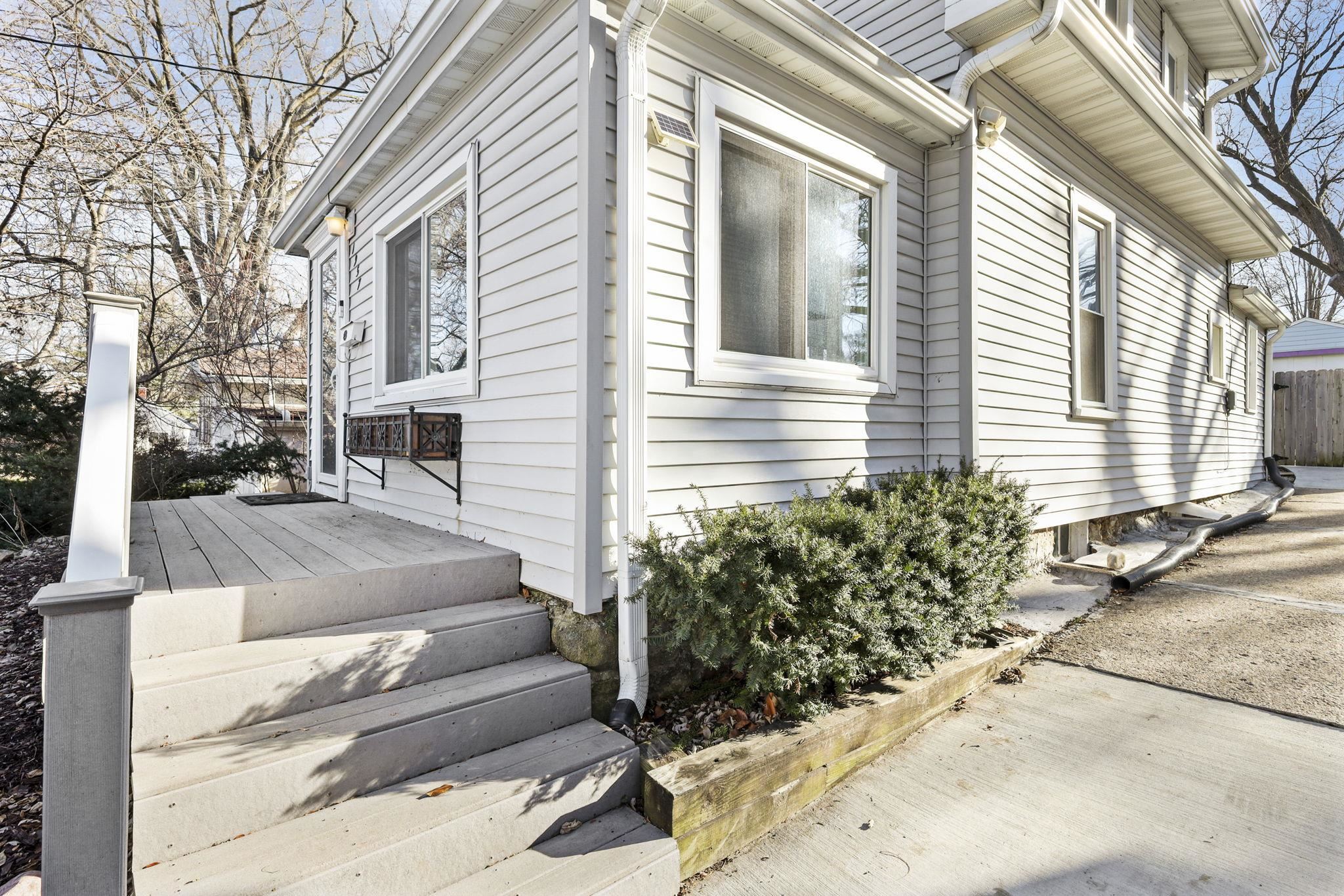 1957 Heath Avenue Madison, WI 53704 - Photo 5 of 40