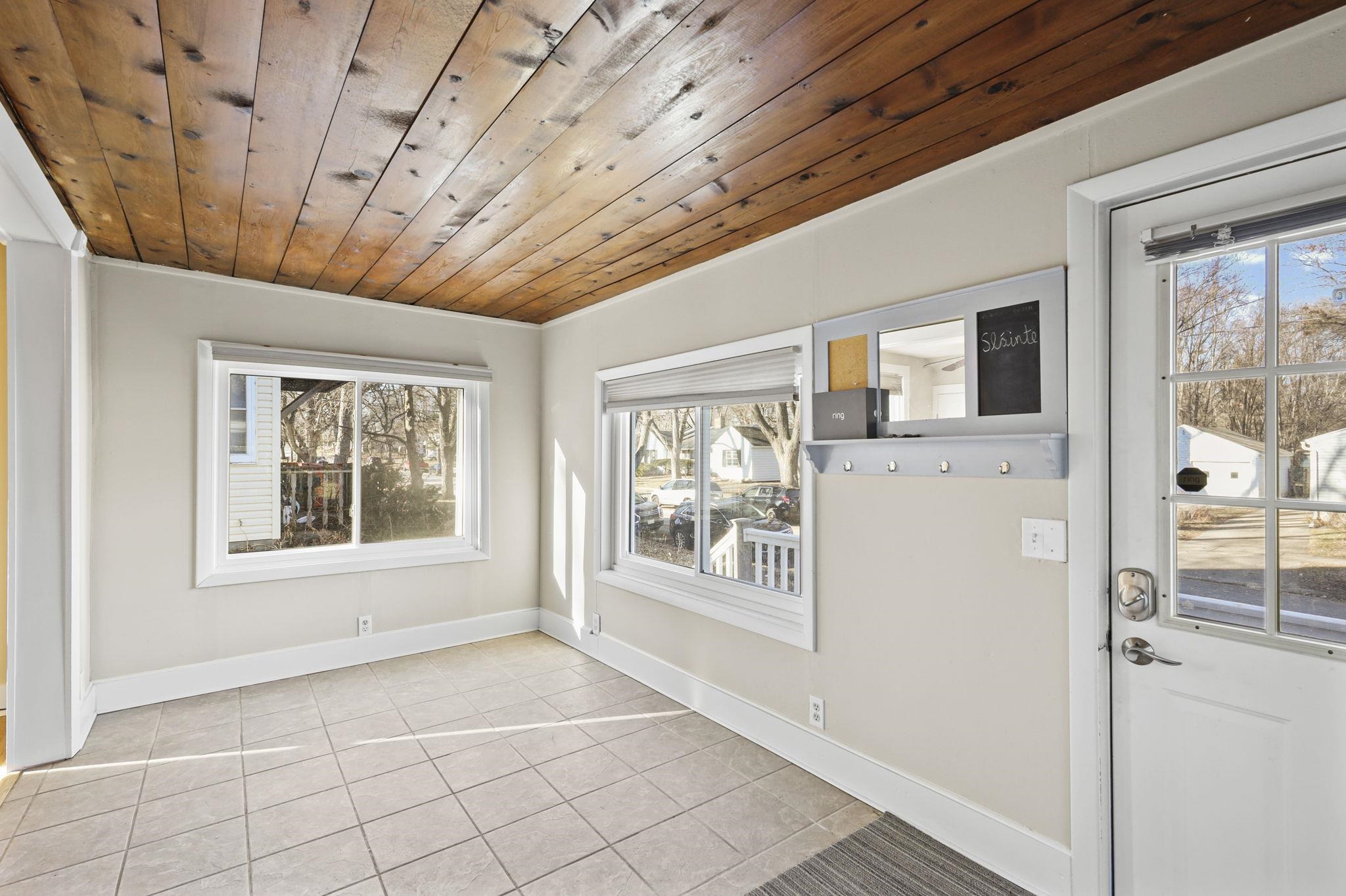 1957 Heath Avenue Madison, WI 53704 - Photo 8 of 40