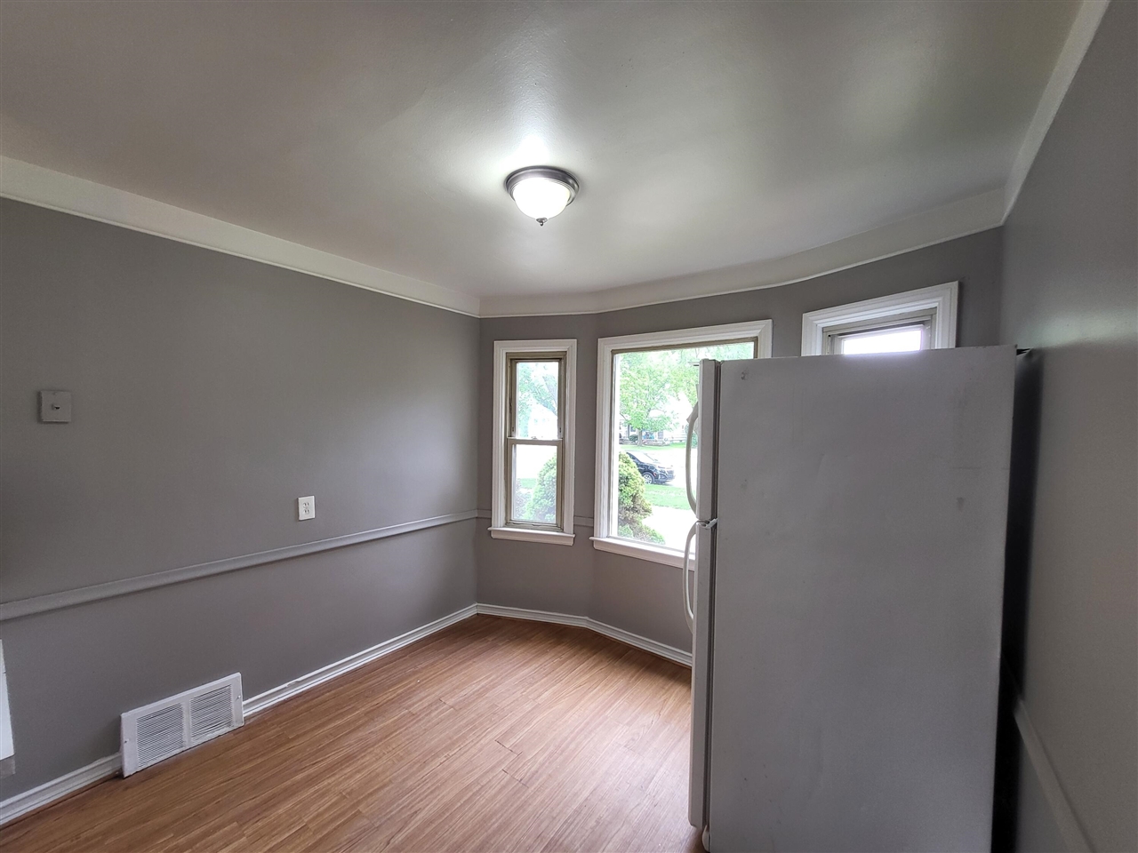 22820 Teppert Avenue Eastpointe, MI 48021 - Photo 4 of 13