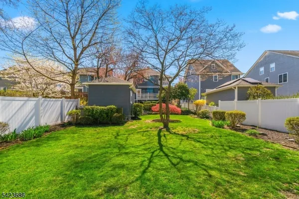 a view of a yard in front of house