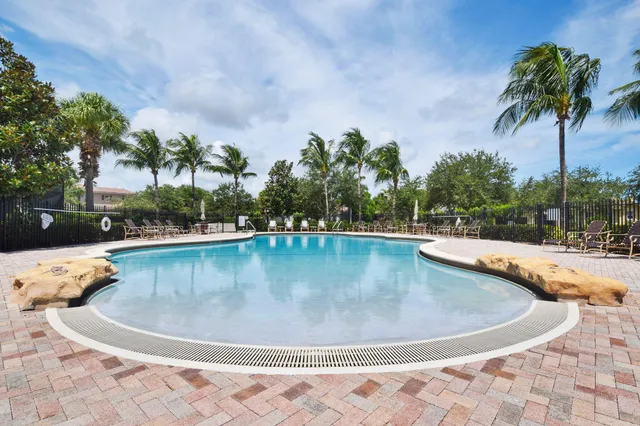 $1,850,000 | 136 Via Catalunha, Jupiter, FL 33458