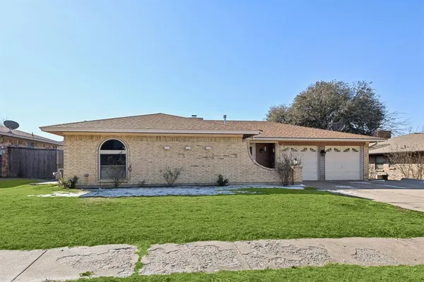 $2,500 | 2106 Avalon Lane, Arlington, TX 76014