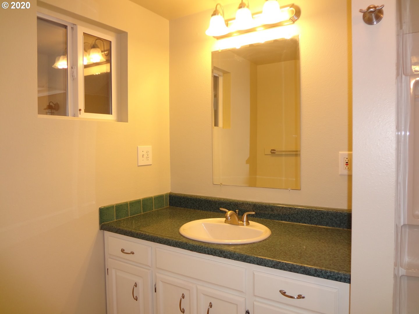 840 25th Place Springfield, OR 97477 - Photo 11 of 29
