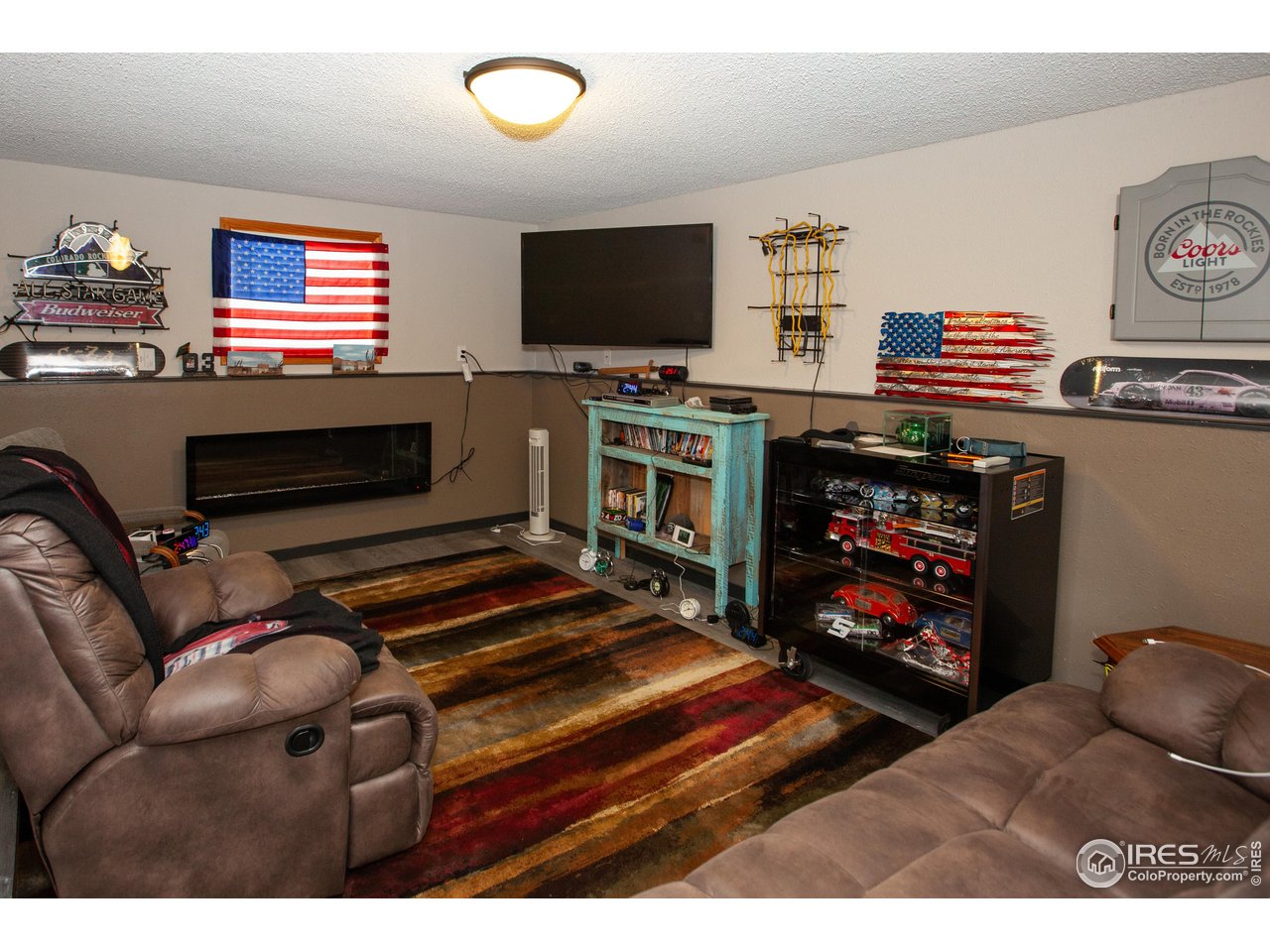 538 California Street Sterling, CO 80751 - Photo 25 of 33 a living room with furniture and a flat screen tv