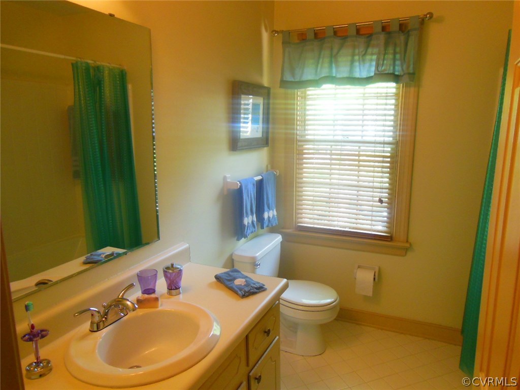 14207 Long Hill Road Midlothian, VA 23112 - Photo 14 of 21 Hall bath