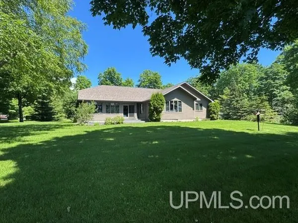 $625,000 | 5225 Highway 35, Escanaba, MI 49829