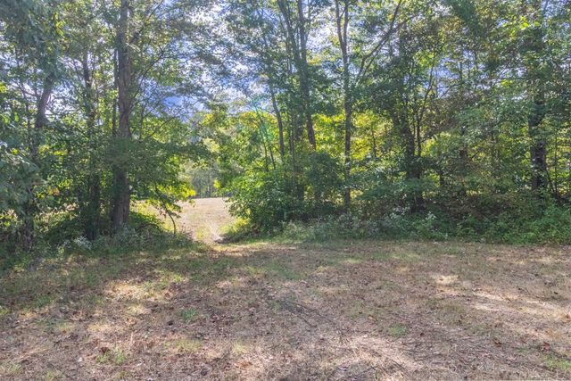 a view of a yard with a house