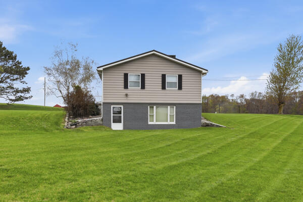 8835 McBride's Road Vestaburg, MI 48891 - Photo 38 of 49 mainhomeside1