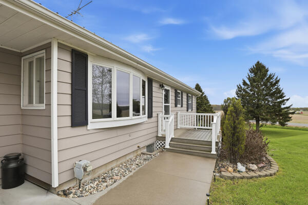 8835 McBride's Road Vestaburg, MI 48891 - Photo 40 of 49 mainporch