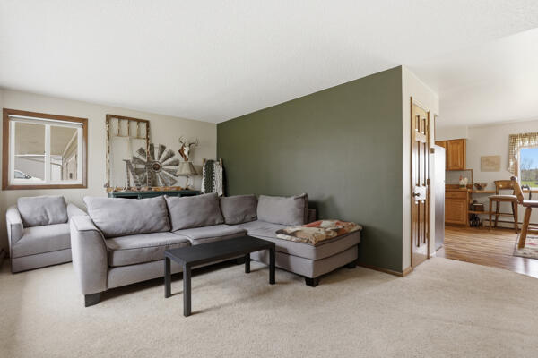 8835 McBride's Road Vestaburg, MI 48891 - Photo 7 of 49 livingroom2