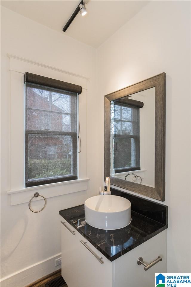 4307 Overlook Road Birmingham, AL 35222 - Photo 5 of 41