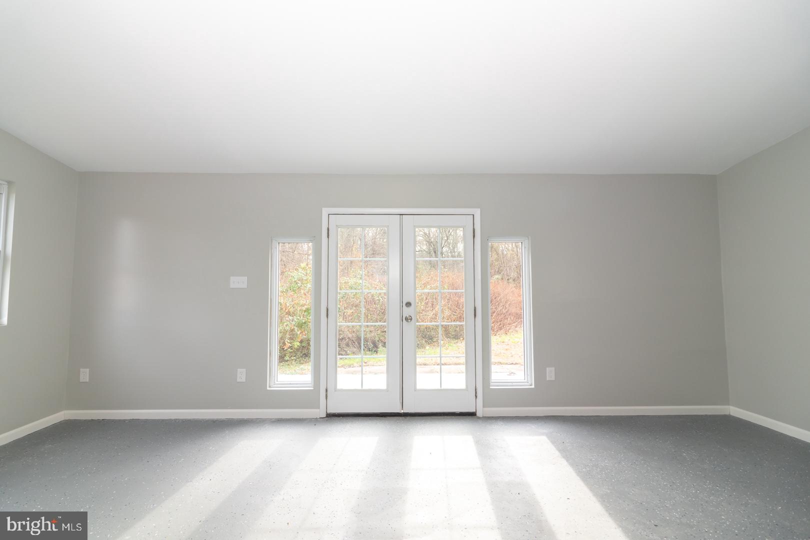 320 Fenwick Road Pilesgrove, NJ 08098 - Photo 11 of 18 an empty room with windows