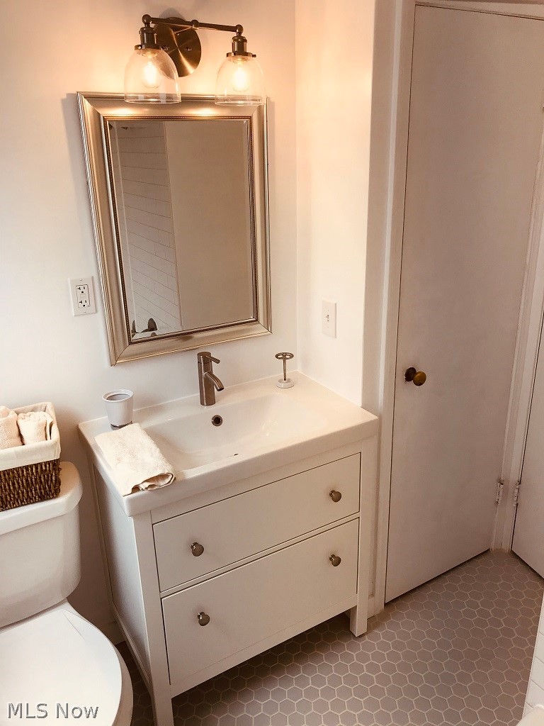 1437 Sunset Road Cleveland, OH 44124 - Photo 16 of 35