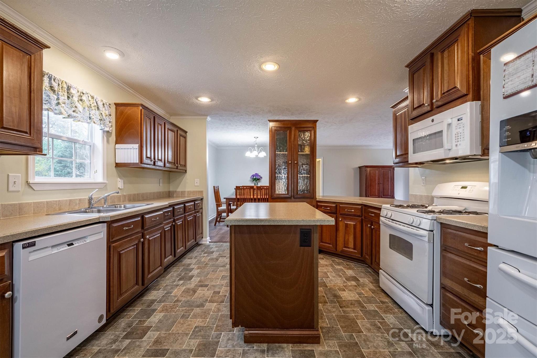 1327 Premier Road Granite Falls, NC 28630 - Photo 6 of 31 Gallery Image 6