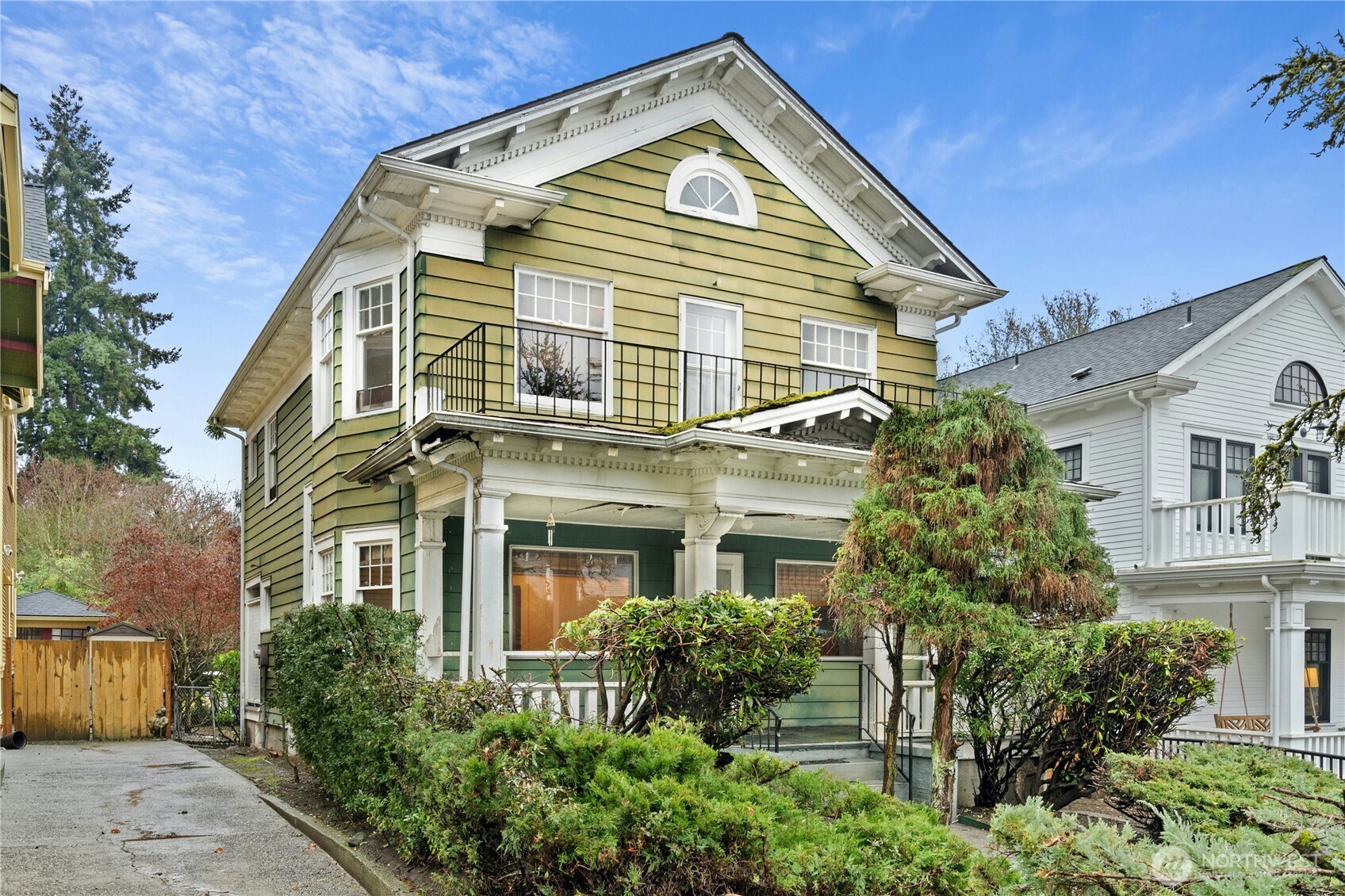 206 32nd Avenue Seattle, WA 98112 - Photo 2 of 27