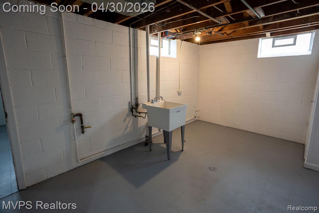 16133 Bell Avenue Eastpointe, MI 48021 - Photo 15 of 18