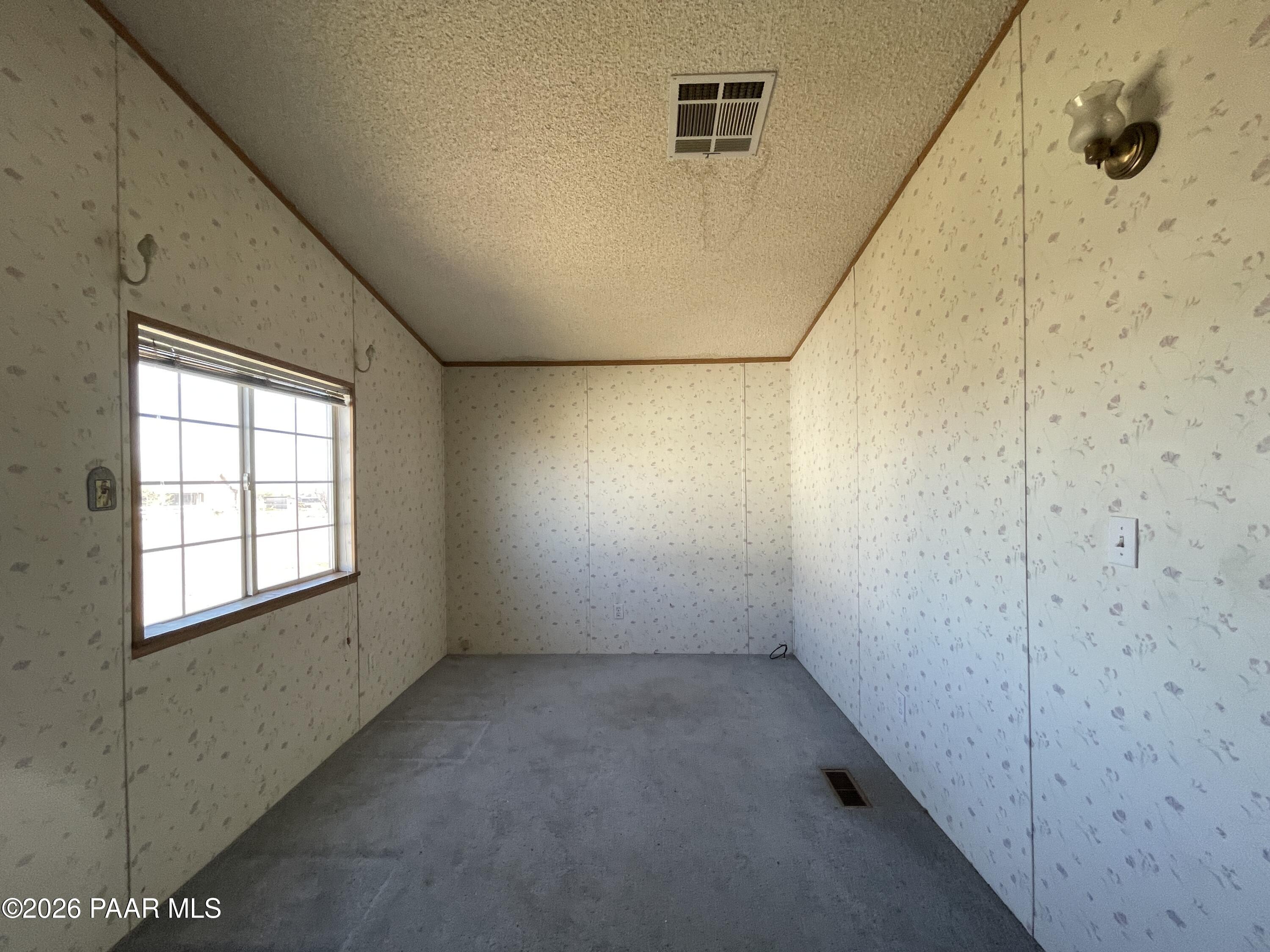 1355 South Reed Road Chino Valley, AZ 86323 - Photo 24 of 35 an empty room with windows