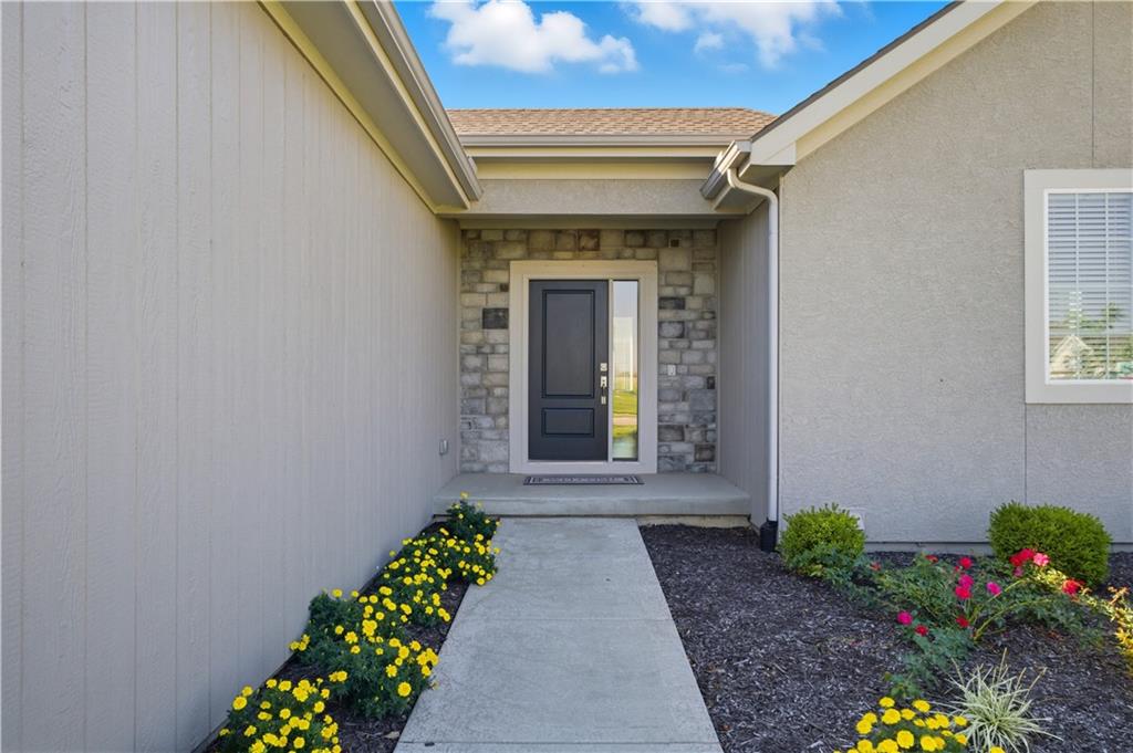 18804 Redbud Lane Spring Hill, KS 66083 - Photo 10 of 48