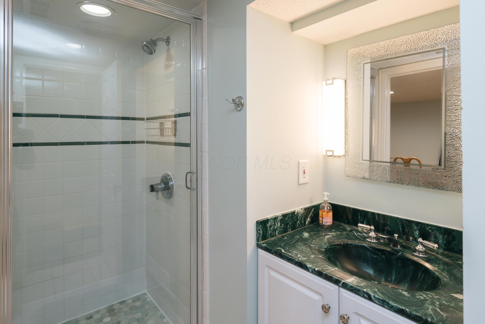 459 Tibet Road Columbus, OH 43202 - Photo 35 of 42 Full bath view 2
