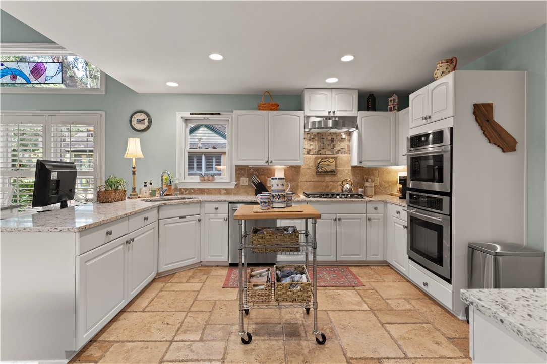 403 Indigo St. Simons Island, GA 31522 - Photo 11 of 38