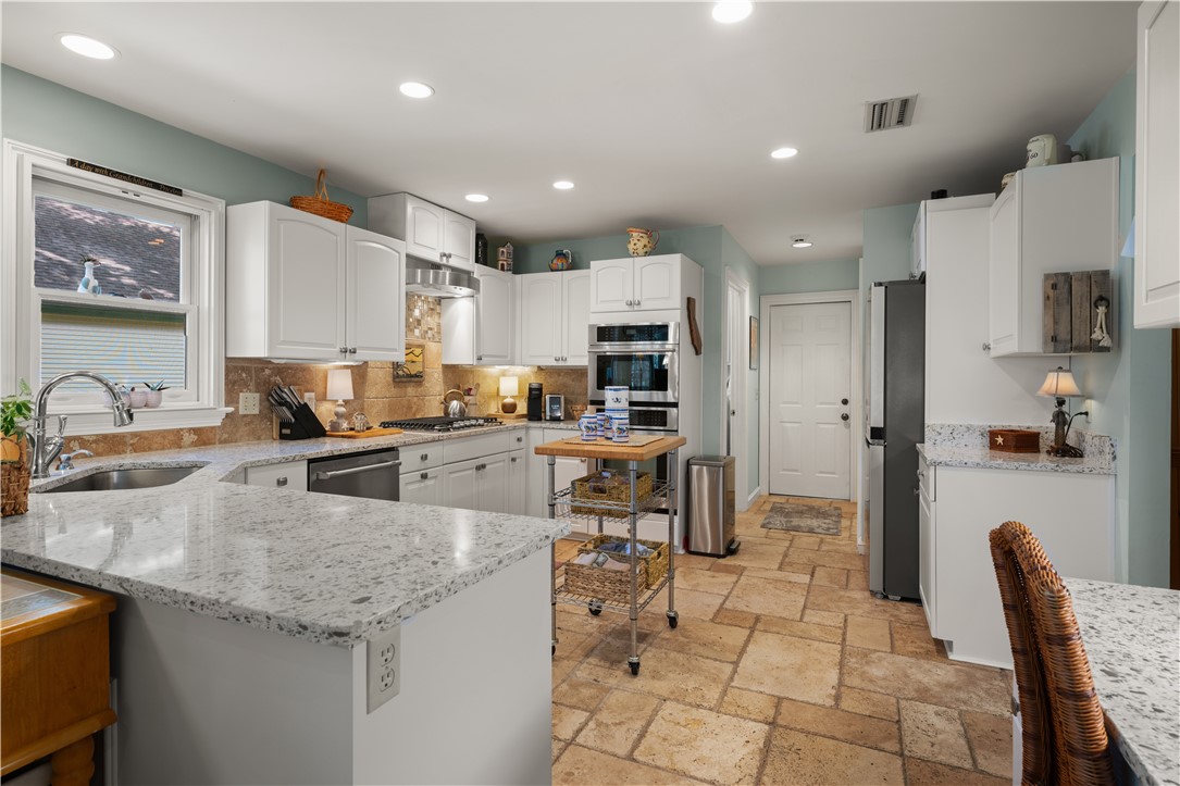 403 Indigo St. Simons Island, GA 31522 - Photo 13 of 38