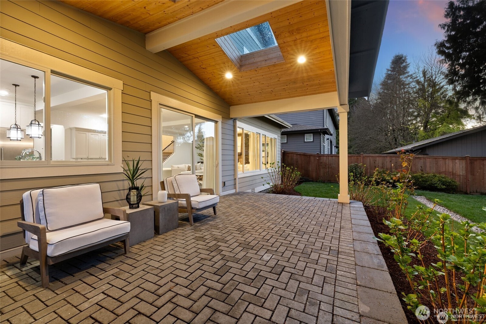 10610 Northeast 28th Street Bellevue, WA 98004 - Photo 32 of 35