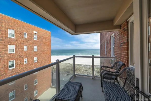 $578,000 | 370 West Broadway, Unit 5C, Long Beach, NY 11561