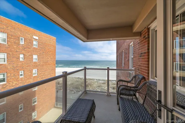 $578,000 | 370 West Broadway, Unit 5C, Long Beach, NY 11561