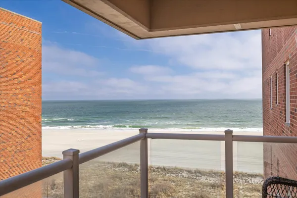 $578,000 | 370 West Broadway, Unit 5C, Long Beach, NY 11561