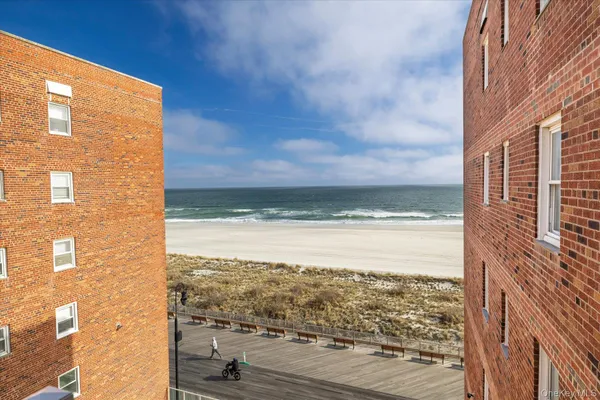 $578,000 | 370 West Broadway, Unit 5C, Long Beach, NY 11561